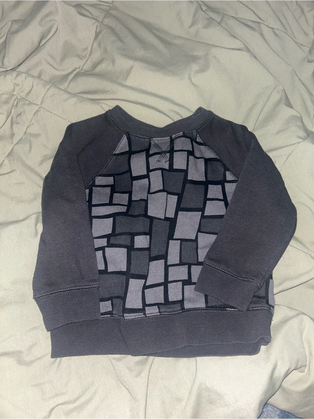 🌼2 for $5🌼 Cat & Jack Black and Gray Crewneck Sweater with Geometric Print